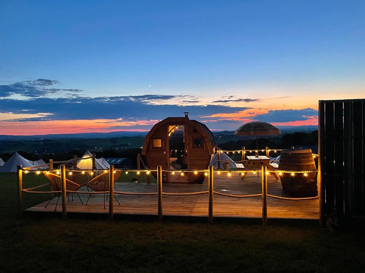 Deerstone Glamping-Pinhaw Beacon Dome Hot Tub Hotel Earby Bagian luar foto
