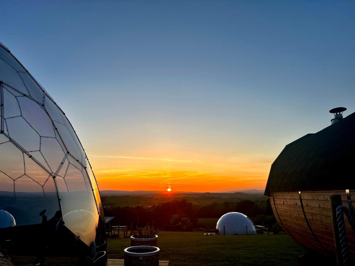 Deerstone Glamping-Pinhaw Beacon Dome Hot Tub Hotel Earby Bagian luar foto