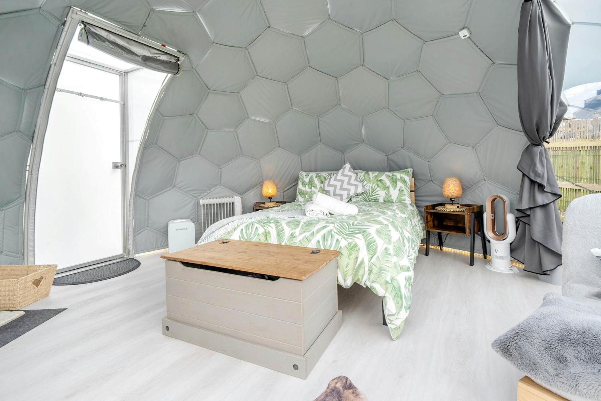 Deerstone Glamping-Pinhaw Beacon Dome Hot Tub Hotel Earby Bagian luar foto