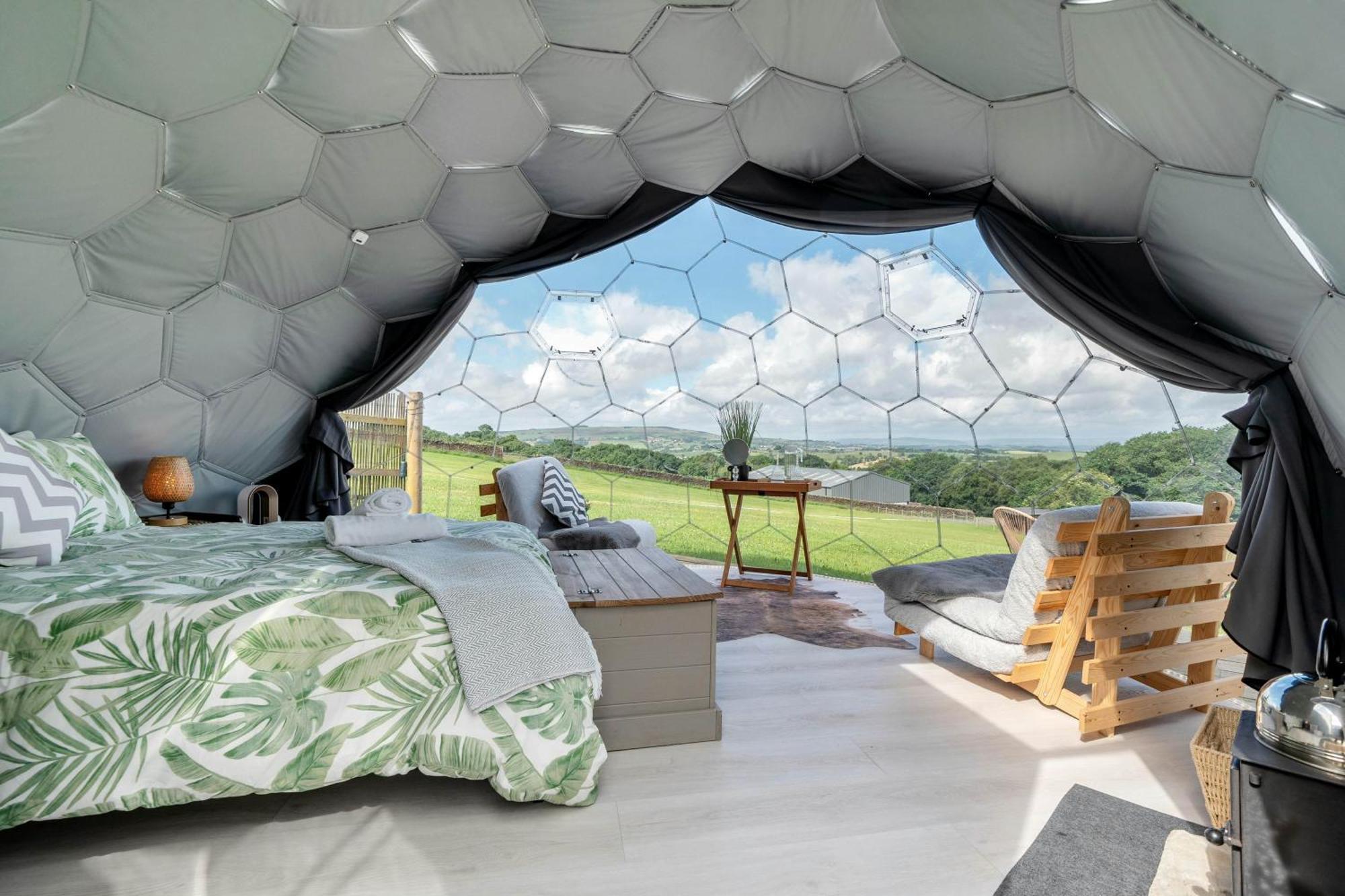 Deerstone Glamping-Pinhaw Beacon Dome Hot Tub Hotel Earby Bagian luar foto