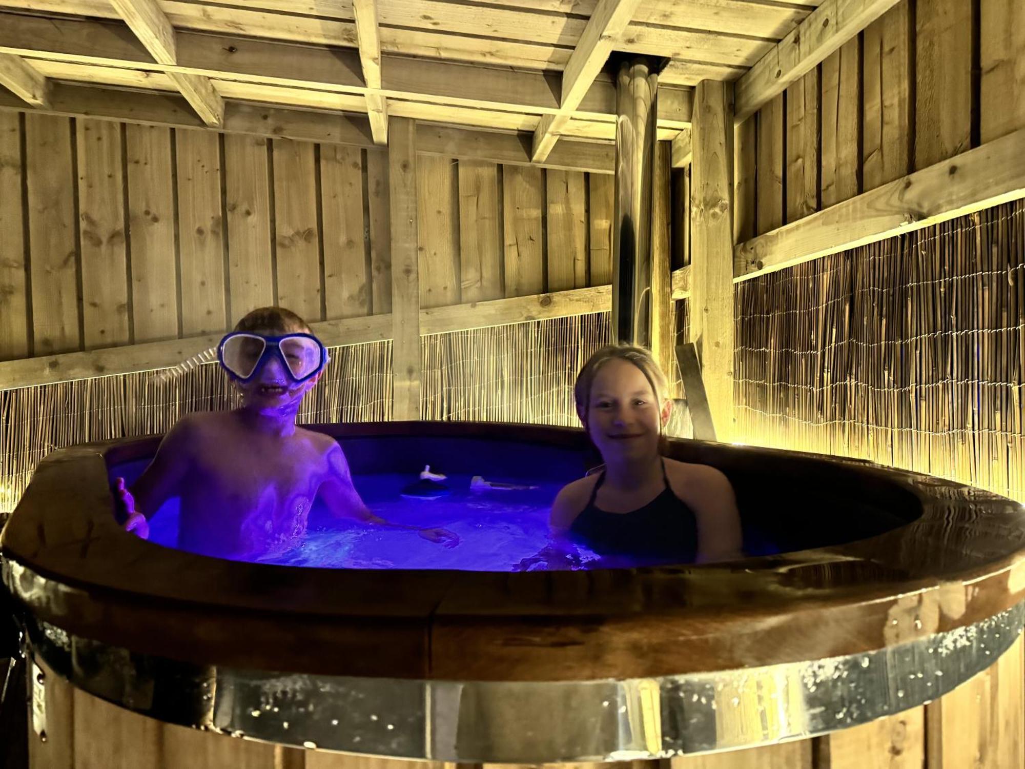 Deerstone Glamping-Pinhaw Beacon Dome Hot Tub Hotel Earby Bagian luar foto